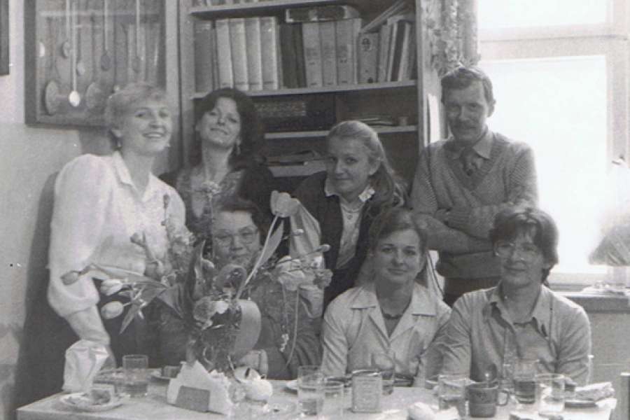 Historia - Stoją od lewej: Anna Stoch, Anna Heim, Wanda Wykręt, Tadeusz Piłat, siedzą od lewej: Anna Godyń, Helena Stoch, Elżbieta Urbaniak