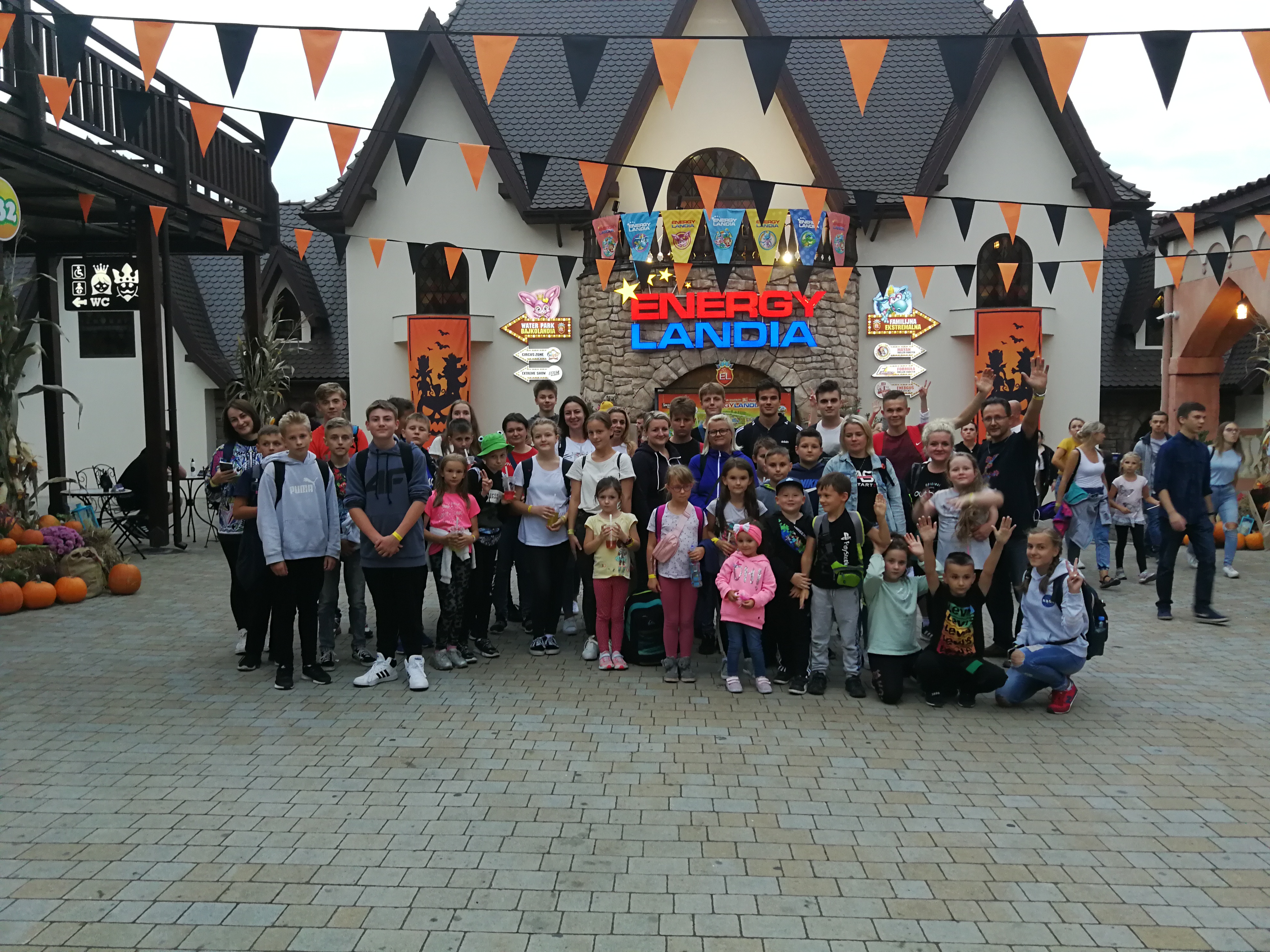 Energylandia - zdjęcie grupowe uczniów Energylandia - zdjęcie grupowe uczniów